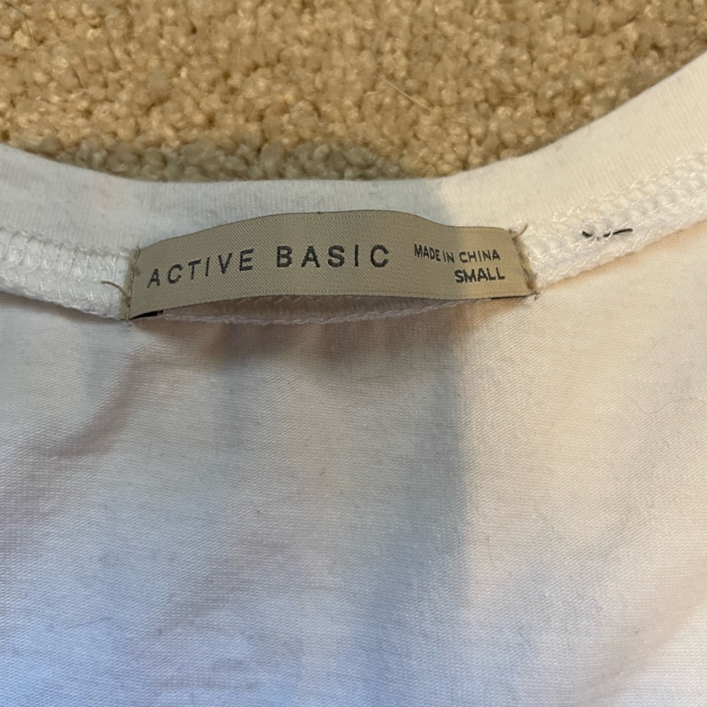 Basic white tee - Picture 3 of 3